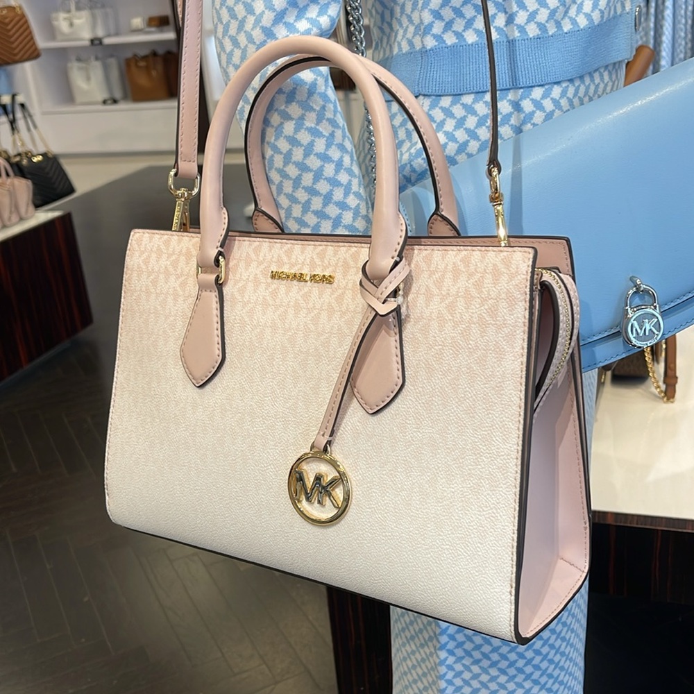 MICHAEL KORS Sheila Md Ombré Signature Logo Satchel Crossbody Bag
Powder Blush - Picture 11 of 16